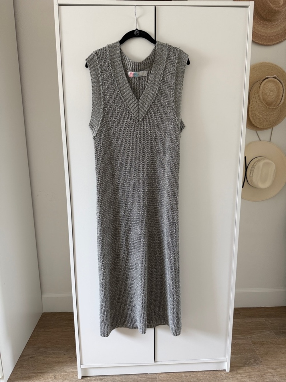 FREE PEOPLE / Sleeveless V-Neck Sweater Midi Dress - Gray